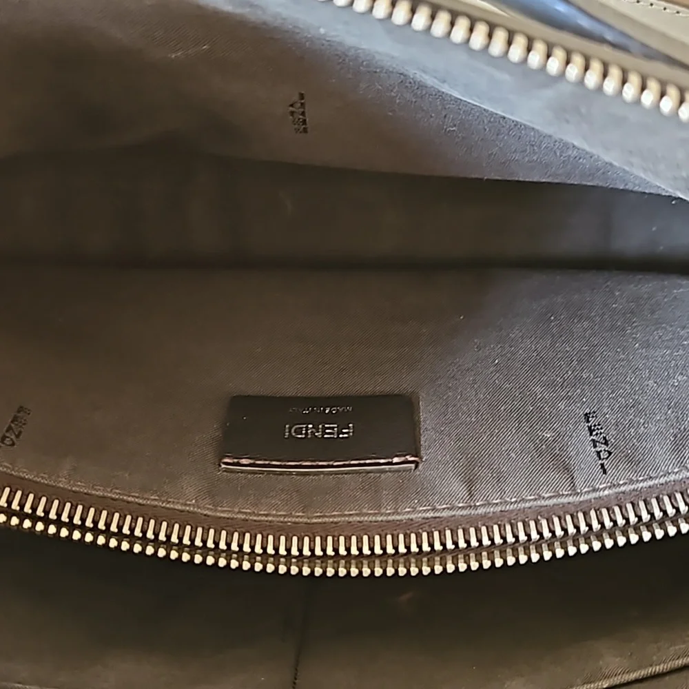 Handbag - Picture 8 of 9